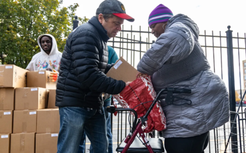 Quigley volunteers at SNAP food drive