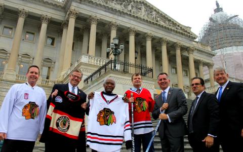 Members of the Illinois and Florida House delegation “face off” on the steps of the Capitol Building.