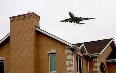 Advisory referendum proposals are on the ballot in Chicago and seven suburbs asking the electorate to weigh in on possible remedies to ease jet noise from O'Hare International Airport. (Chuck Berman, Chicago Tribune)